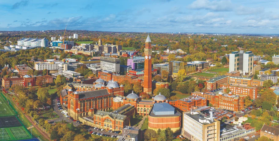 Кампус University of Birmingham с башней Old Joe