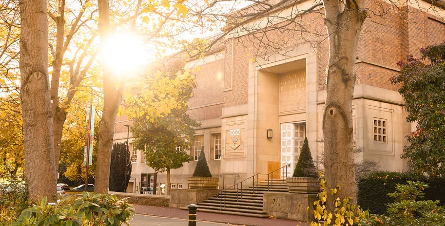 Кампус University of Birmingham осенью